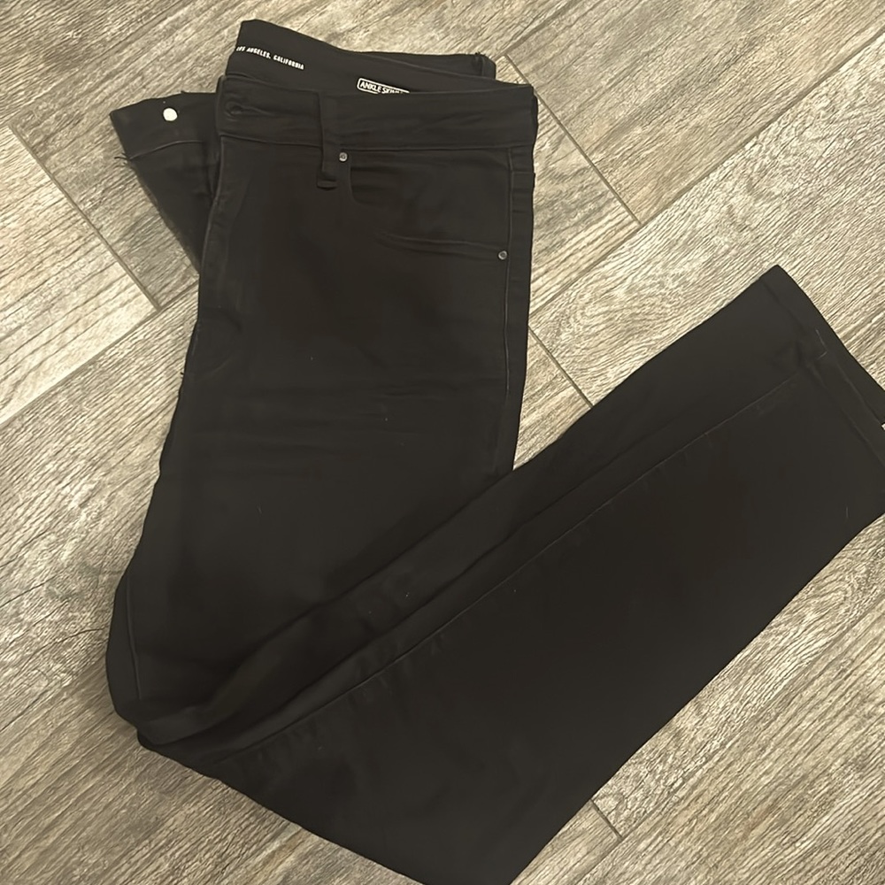 Black ankle skinny jeans